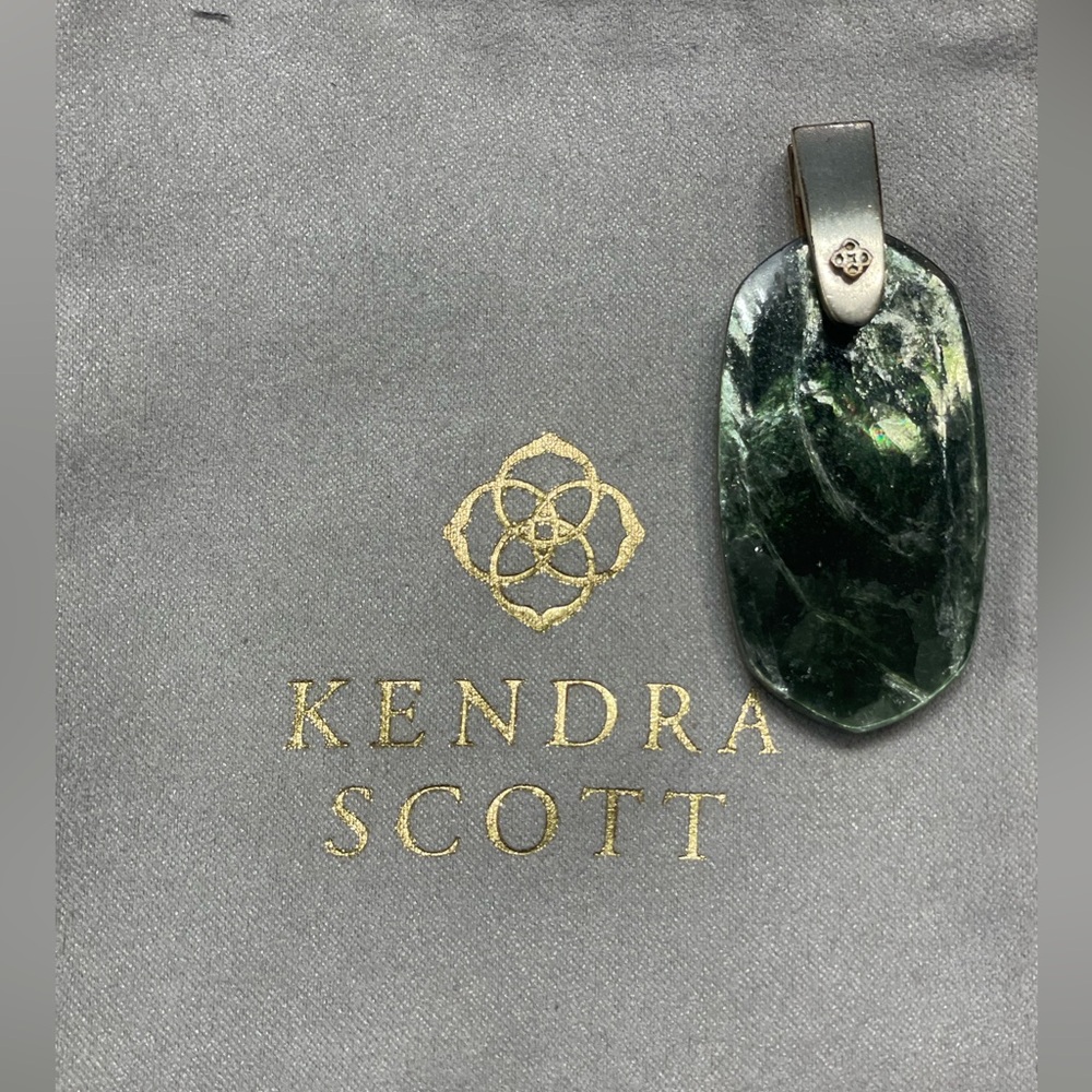 Kendra Scott Inez necklace Green Mica gold - just medallion